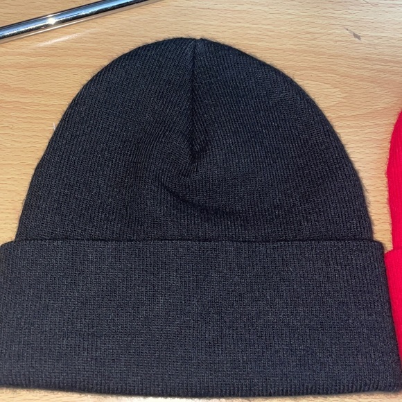 Levi’s Beanies 2 for $20 (REGULAR PRICE : $24 EACH) - Picture 4 of 5